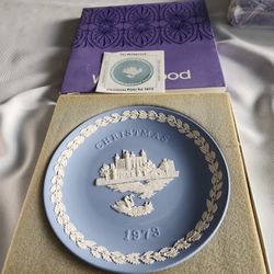 Wedgwood Christmas Plate 1973. New In Box