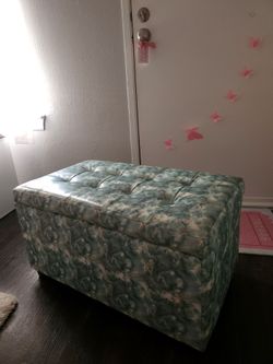 Tainoki Marbled Floor Ottoman