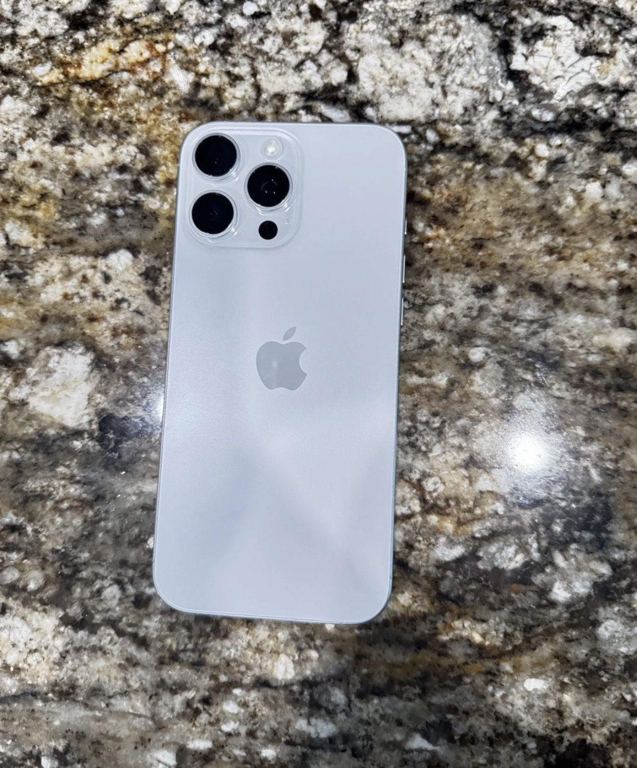 White iPhone 16 Pro Max Like New 900$ Firm