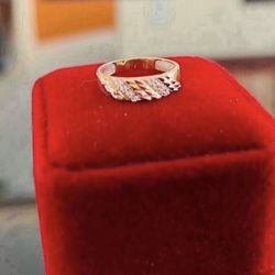 10 k yellow gold with cubic zirconia Size 6 NEW