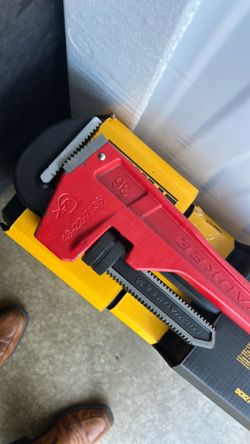 Milwaukee 36”  Steel Pipe Wrench