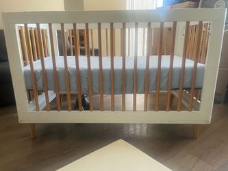 Baby crib with mattress