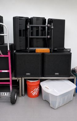 Dj sound system qsc 2 speaker tops and 2 qsc subwoofer