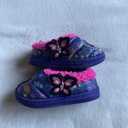 Girl’s slippers 
