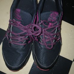 Womans running shoes size 11