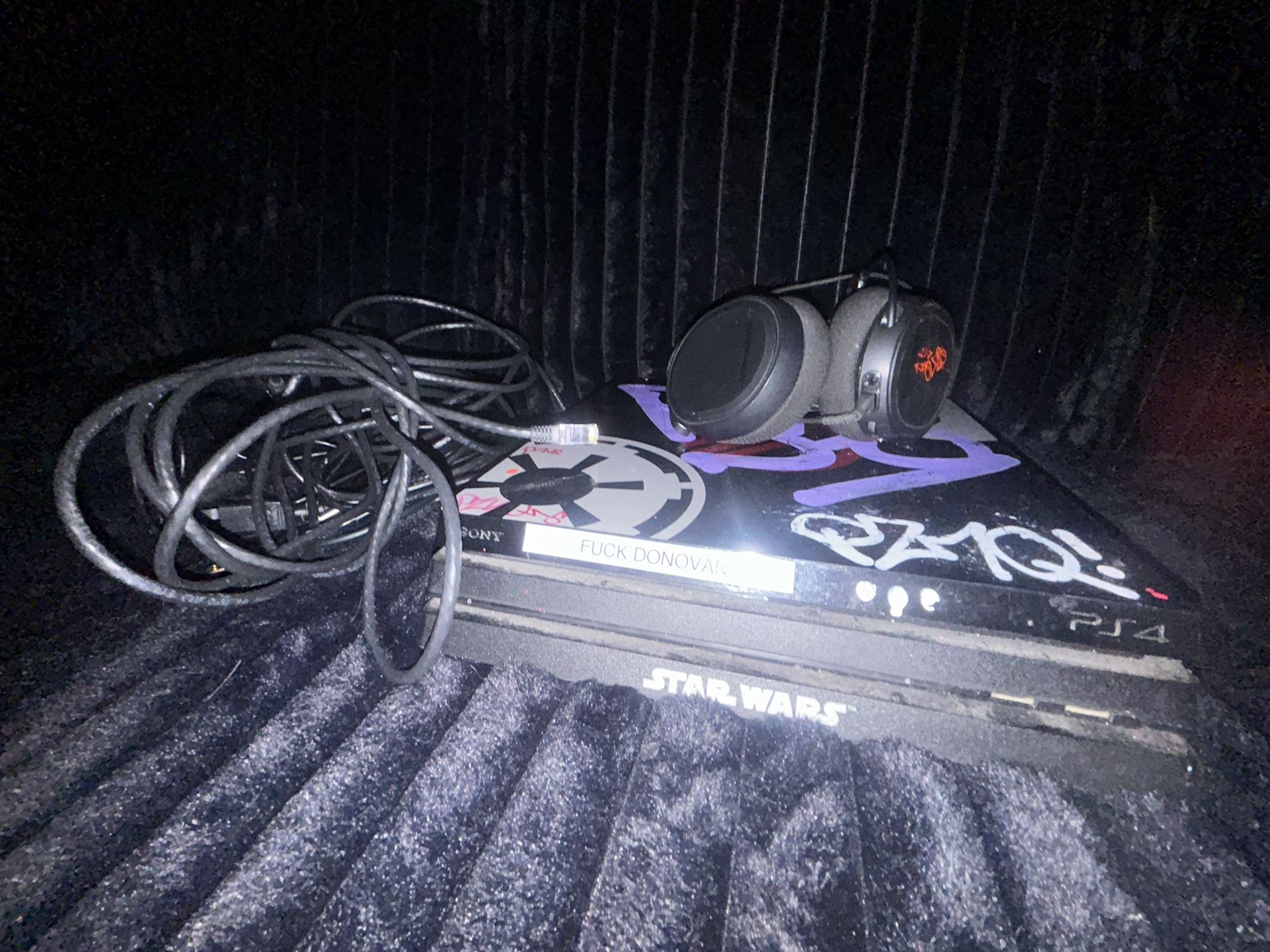 PLAYSTATION 4 (comes with headset,controller and Ethernet Cable)