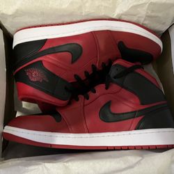 Jordan 1 Mid 