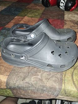 Crocks size 6m w8
