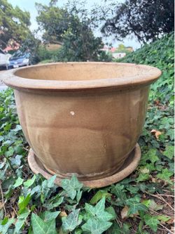 🪴qLarge Ceramic Planter with Saucer🪴🌱pls. Read description.