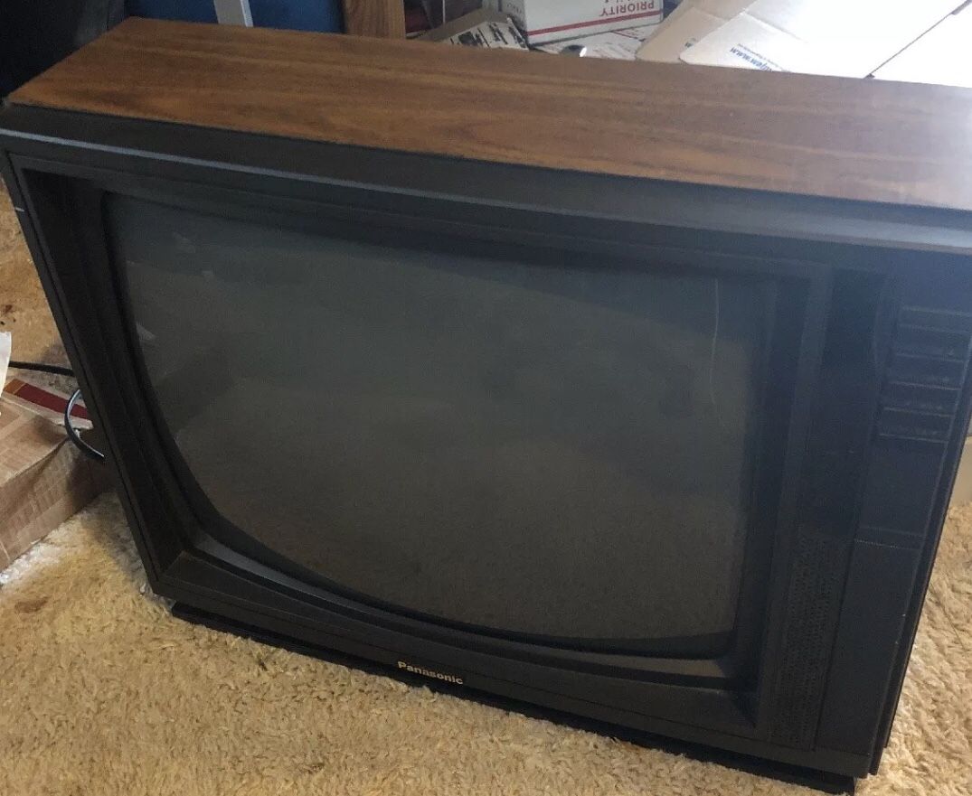 Vintage Panasonic CTN-1942R TV Color TV: Factory Wood Grain 19 Inch Works