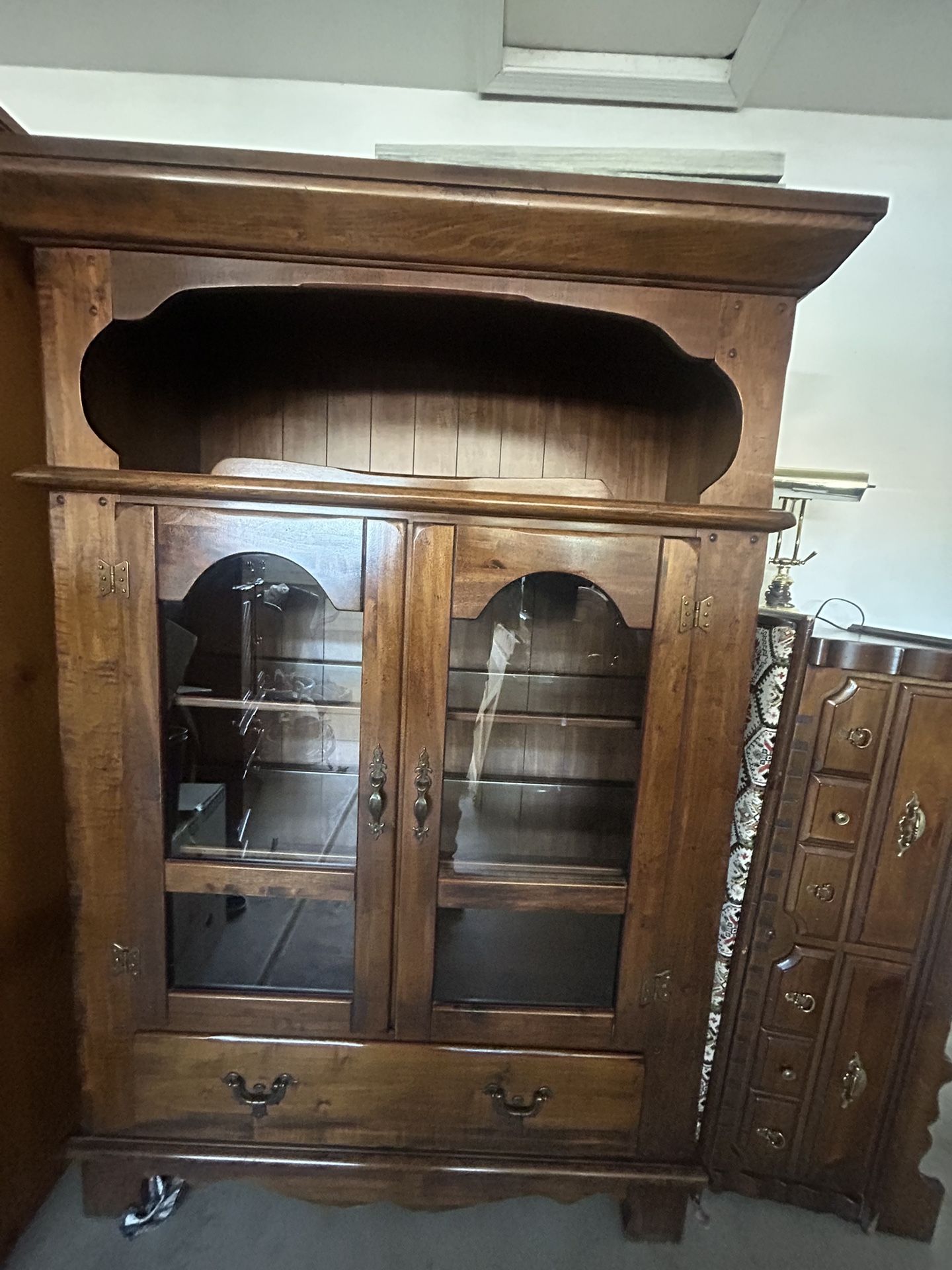 China Cabinet / Display Cabinet / Curio Cabinet