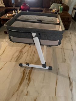 The bed city sleeper twin bassinet /grey tweed