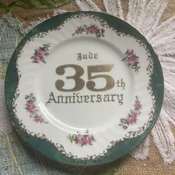 Norcrest Jade 35th Anniversary plate. $10 cash only sorry I do not ship. Pick up area Everett/Pinehurst.