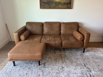 Couch with reversible Chaise lounge