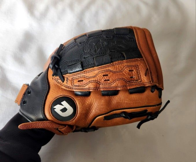 DeMarini 12.5” A0800 Helix Softball Glove Ecco Leather Brown RH Thrower HX125 black