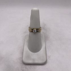 14kt Gold Diamond Engagement Style Ring 
