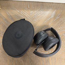 Beats Wirelles Over - Ear Headphones+ original Carrying Case - Black
