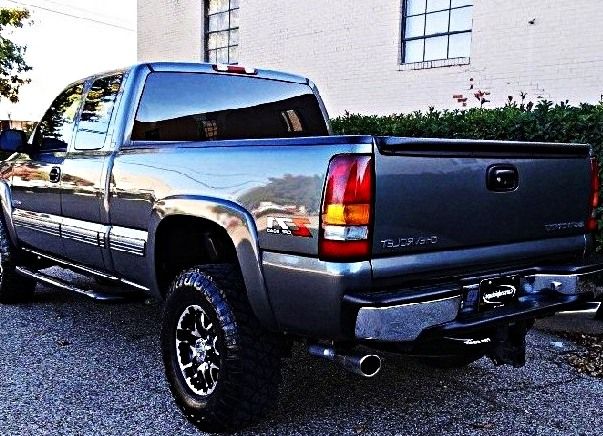 ֆ10OO 4WD Chevrolet Silverado 4WD