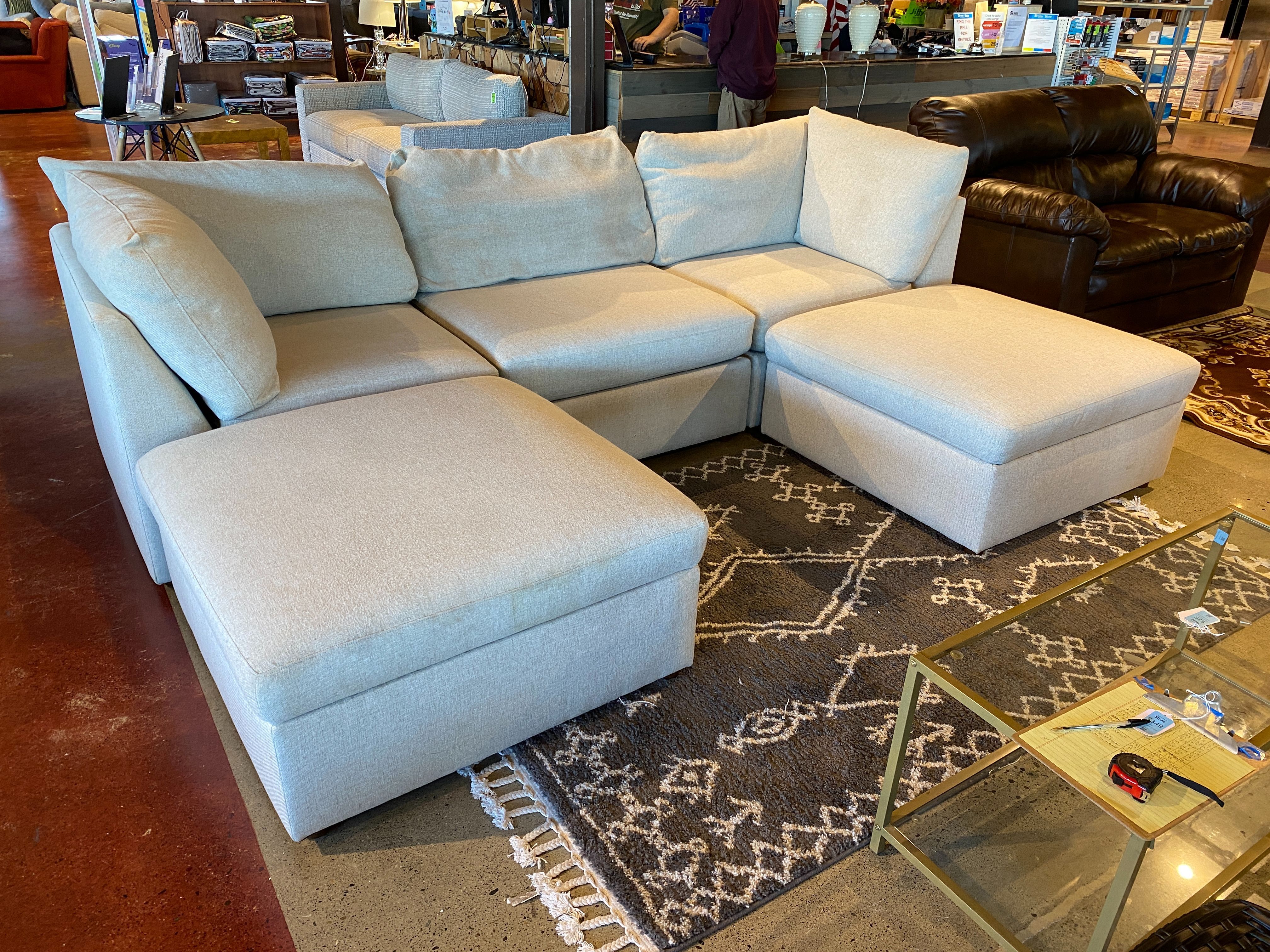 BASSETT PET FRIENDLY Modular Sectional