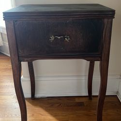 Accent / Side Table 