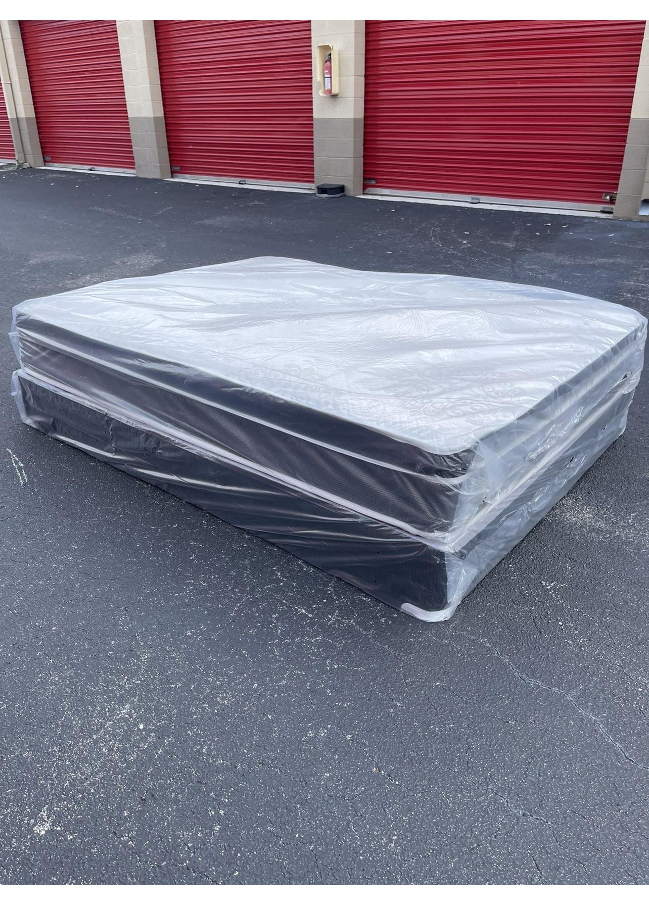 NEW Mattress Queen Size Pillowtop With Box Spring // Offer 🚚