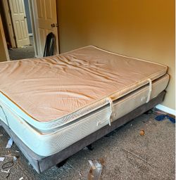 FREE Queen size bed - mattresses with or without base