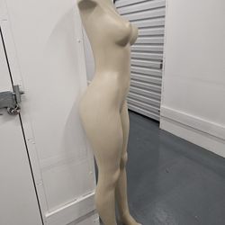 Brazilian Maniquie No Head No Arms.