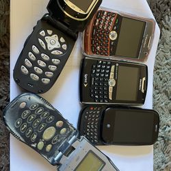 BlackBerry, Palm Pilot And Motorola Flip Phones 5 Total