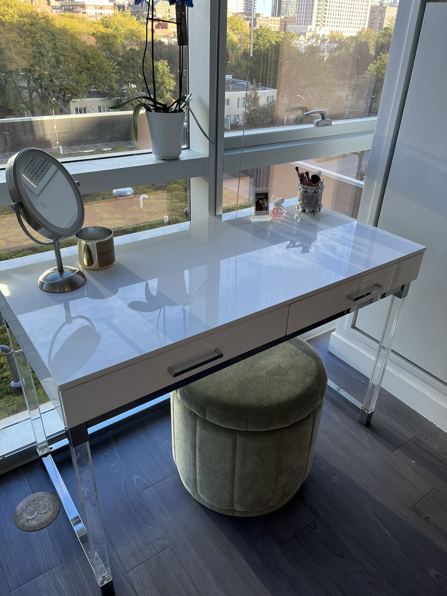 Desk/Vanity 
