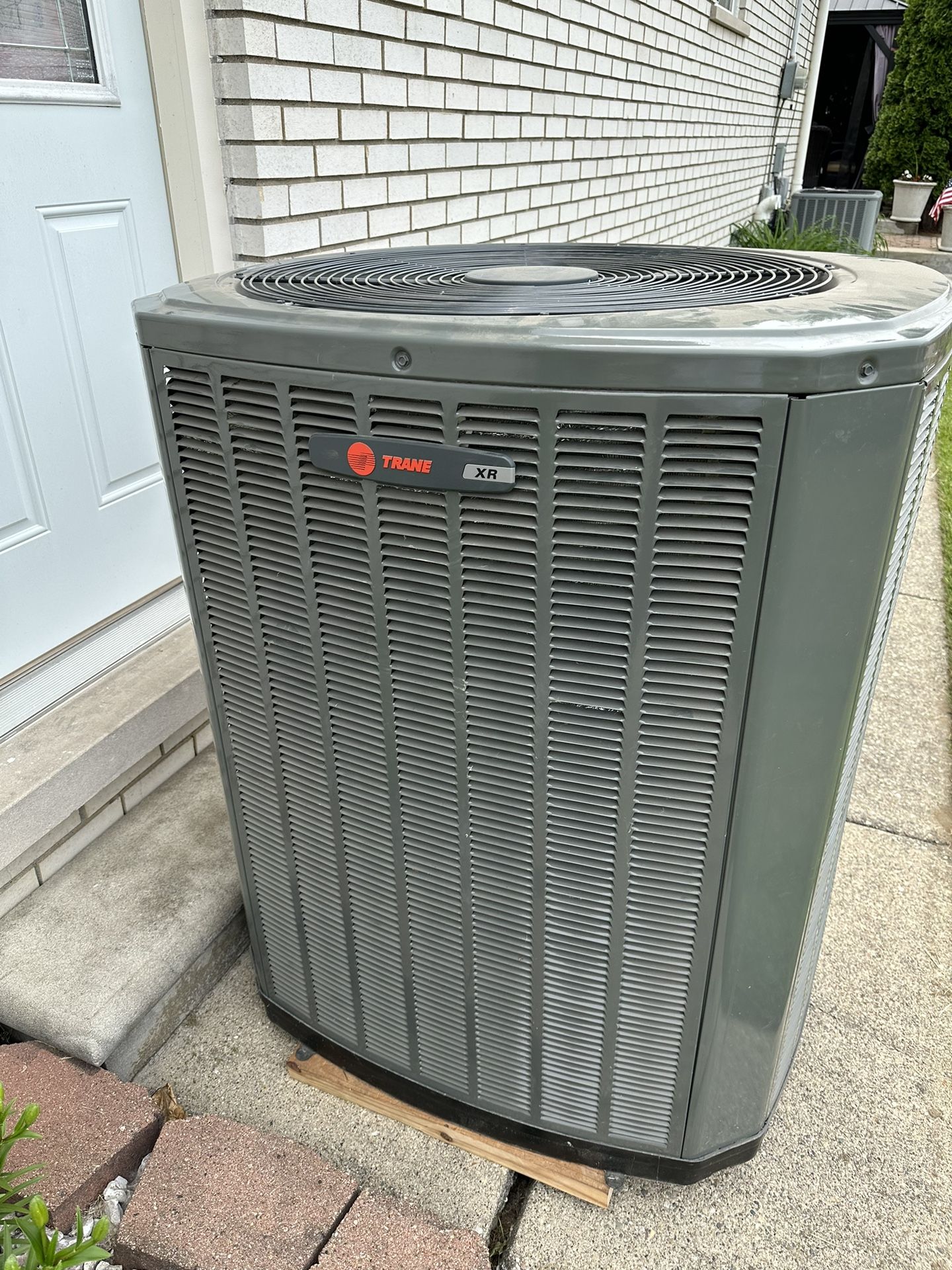 New Trane XR15. 5 Ton AC Compressor unit. 58,000 BTU. Model# 4TTR6060J1000AA. Stored in garage. New asking $1450