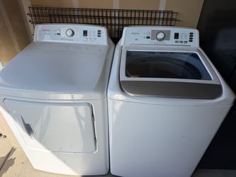 Insignia washer/dryer combo- excellent condition