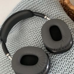 Apple Pro Max Headphones 