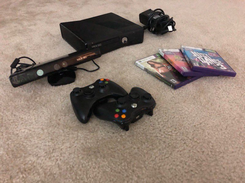 XBOX 360 Kinect + 2 controllers + 3 games