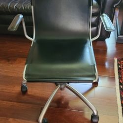 Leverette Task Chair

