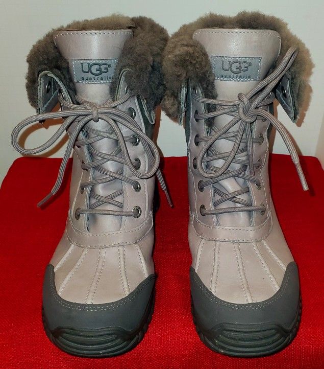 UGG WOMANS Adirondack Leather And Sheepskin Lining Boots Size 8