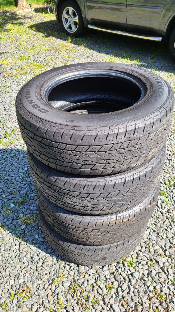 Set of 4 used tires. Continental crosscontact LX20. 245/65/17