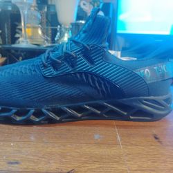 Men's Tsiodfo Shoes Size 13. $25