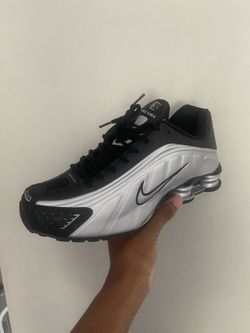 Nike Shox R4 Black White Silver Sneakers