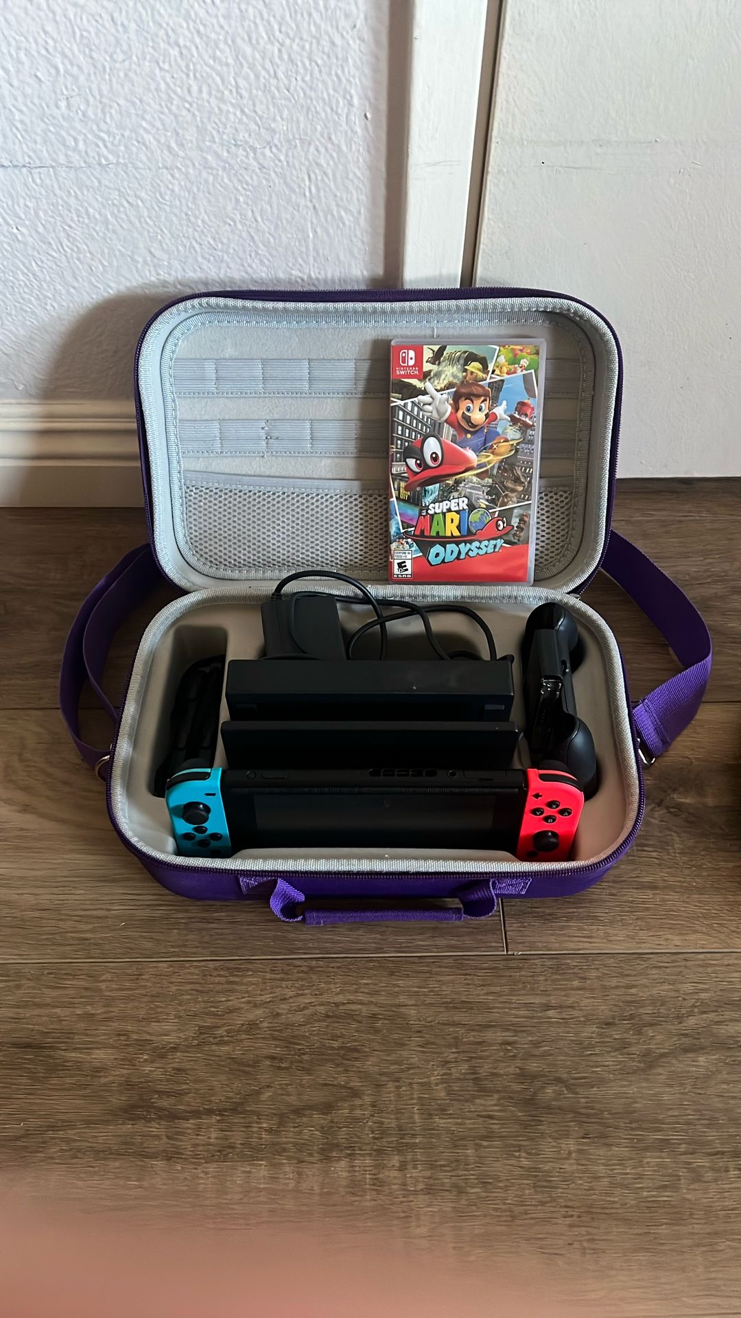 Nintendo switch W/ Carrying Case