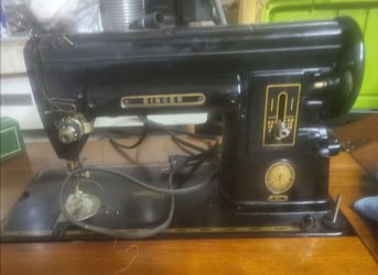 SINGER SEWING MACHINE 301