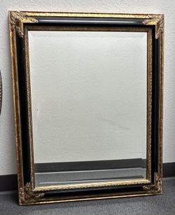 Baroque-Style Ornate Wall Mirror with Decorative Wooden Frame