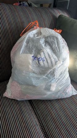 Medium bag filled with trending tops XS/S