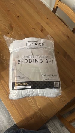 Bond&6 4-Piece Flannel Bedding Set Queen