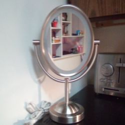 makeup mirror pickup 2-11 pm rainbow/Charleston cash only read description 