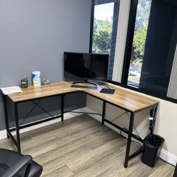 FREE L-Shaped Desks 