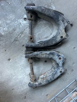 Uper control arms Toyota pick up 1(contact info removed)