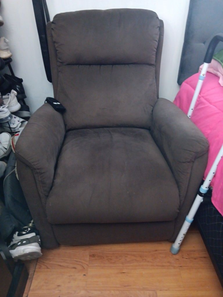 Brown Chair Lifter W Remote