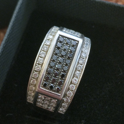 Round Cut Pave Set Men's White And Black Diamond Ring 10Kt  White Gold  Size- 11.5 Like new!