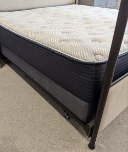 Serta Perfect Sleeper Palm Coast King Mattress Like New for