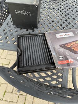Reversible cast iron griddle topper for stove
